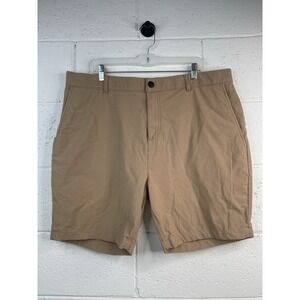 Mugsy Shorts Travelers Camel Elastic Waist Zip Pockets Mens Size 42 Khaki/Tan